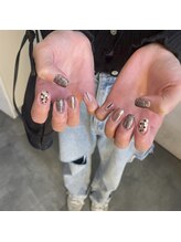 イル(iLL)/glitter nail.