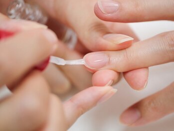 シエルブルー Ciel-bleuの写真/【認定講師の極上ハンドケア！】当店ならではのこだわりの甘皮・爪指回りの角質ケア★乾燥爪の改善◎
