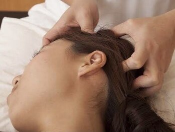 健康院の写真/頭の疲れを癒します☆眼精疲労や首肩のコリ、ストレス解消にも◎【ヘッドスパマッサージ30分コース¥2500】