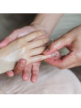 アオイ(Aoi)/指の一本一本を丁寧に♪