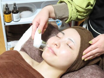 綺華(Ayaka)の写真/小顔になりたい方！最新美容機器で両頬をリフトUP☆[3D毛穴洗浄(全顔)＋両頬小顔フェイシャル¥6,200]