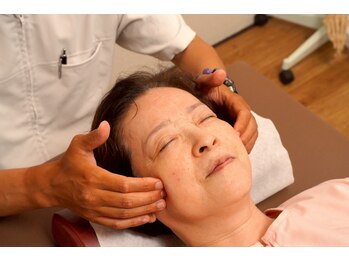 萩原鍼灸治療院/小顔・ほうれい線マッサージ