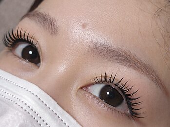 モルレーヴ(MOLREVE)/明るく華やか目元