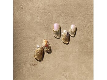 シルニー リム(Silny rim)/アシンメトリーニュアンスネイル