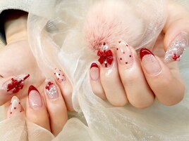 赤がポイントのプレゼントネイル
