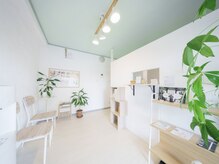 明るく清潔感のある待合い室です♪