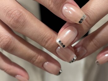 コラット シグネチャー(KORAT signature)/キラキラホロフレンチネイル