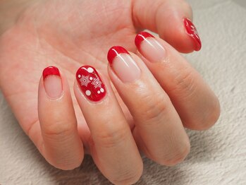 ビューティトリップ(Beauty TRIP)/赤フレンチと雪の結晶ネイル