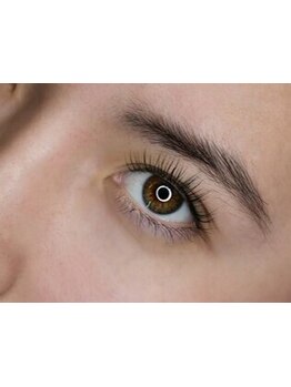 ナチュラル上品な目元にしたい