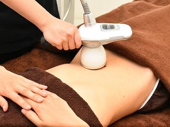 新生堂整体センター 横浜店の写真/スタッフはベテラン揃いで速攻痩せ♪お腹・腰回り集中ハイパーナイフ+リンパマッサージ60分¥6500