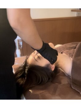 リン(Lynn)の写真/肩首から整えて、頭の位置をリセット。たるみの無い小顔へ