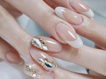 メイリリー(maylily)の写真/他店にはない豊富なビジューアート★美フォルムにこだわり上品な艶と透明感を♪上質プライベートサロン★