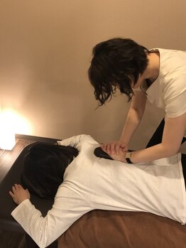 コリニック 香椎店の写真/【反り腰による腰痛に！】温石30分＋骨盤調整＋EMS 75分¥6,650！ゆがみを整えてカラダの不調を改善♪