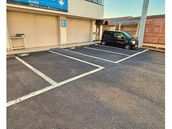 Relaxation salon reboot/店舗前駐車場
