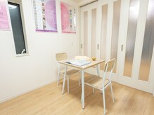 耳つぼサロンMira 天王町店【7/31 NEW OPEN】 の雰囲気（完全予約制のマンツーマン、明るいサロンです♪）