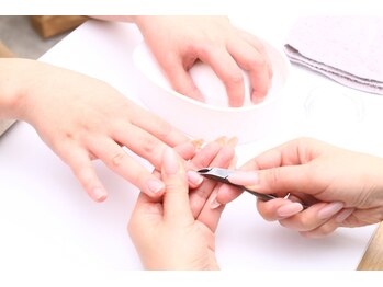 UI.NAILの写真/【極上ウォーターケア】お湯で優しく甘皮ケア★アセトン不使用フィルイン技術で指先から潤う美しい自爪へ
