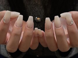 シンプルガーリーネイル