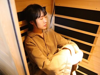 ウェルネス アンド 健康体験サロン/川崎初"ラドン温浴"で大量発汗!!