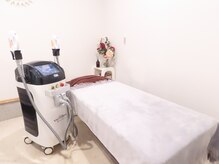 脱毛サロン Exsior.博多店 都度払い脱毛/全身脱毛/メンズ脱毛の雰囲気（白を基調とした清潔感のある施術室♪）