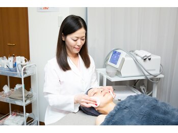 リュクシー(LuxeY)の写真/夏バテ肌を撃退！透明感へ導くピーリングで厚化粧要らずの素肌へ!【白玉肌育成ピーリング初回8,800円】