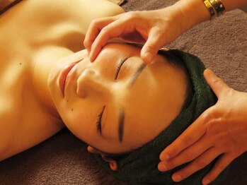 アーユル ビューティック(Ayur Beautique)の写真/自分へのご褒美に☆小顔効果/ほうれい線ケア/シミしわ改善/美白ケア/艶肌へ♪贅沢フェイシャル60分¥11000