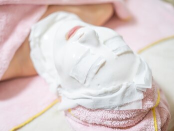 サロン ド フルベール 荒子店の写真/他店にない吸着泡洗顔×新感触プルプルパックで、シミ・くすみをケアして驚きのワントーン明るい極上肌へ！