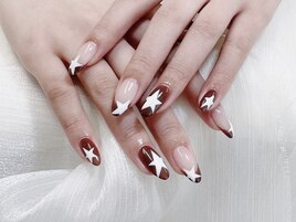 手書きスターで人気海外ネイル