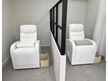 エムドットアイサロン(M. eye salon)の雰囲気(お客様一人一人がリラックスできるよう施術スペースは半個室♪)