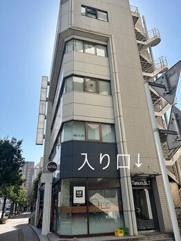 ロレインブロウ 高崎店/当店の入り口の案内