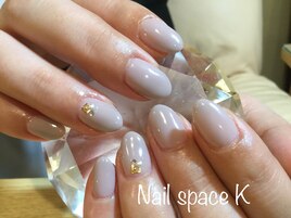 スモーキーベージュ