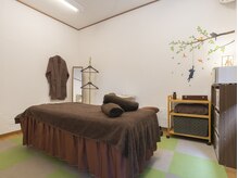 ゆとりの雰囲気（他のお客様が気にならない、個室の施術部屋になっています。）