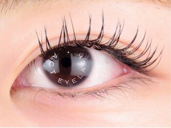 アクト アイラッシュ(ACT eyelash)の写真/【十条駅スグ】華やかで自然な仕上がりに♪お顔・目など全体のバランスを見ながら丁寧に装着していきます！