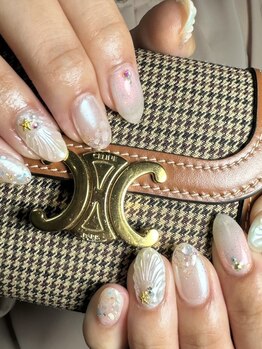 ナナ(NANA)の写真/【オフ無料】シンプルデザイン¥3300～丁寧なケア&似合わせデザインをご提案★高い技術力で理想のネイルへ！