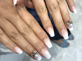 エン ネイルズ(en nails)の写真/東区泉に佇む大人女性の為のこだわりネイルサロン。指先を見るたび気分が上がるような上品デザインをご提案