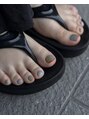 アンバ(anba) 縦グラデーションに先端赤フレンチのfoot nail