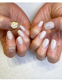 立体モチーフとホワイトネイル