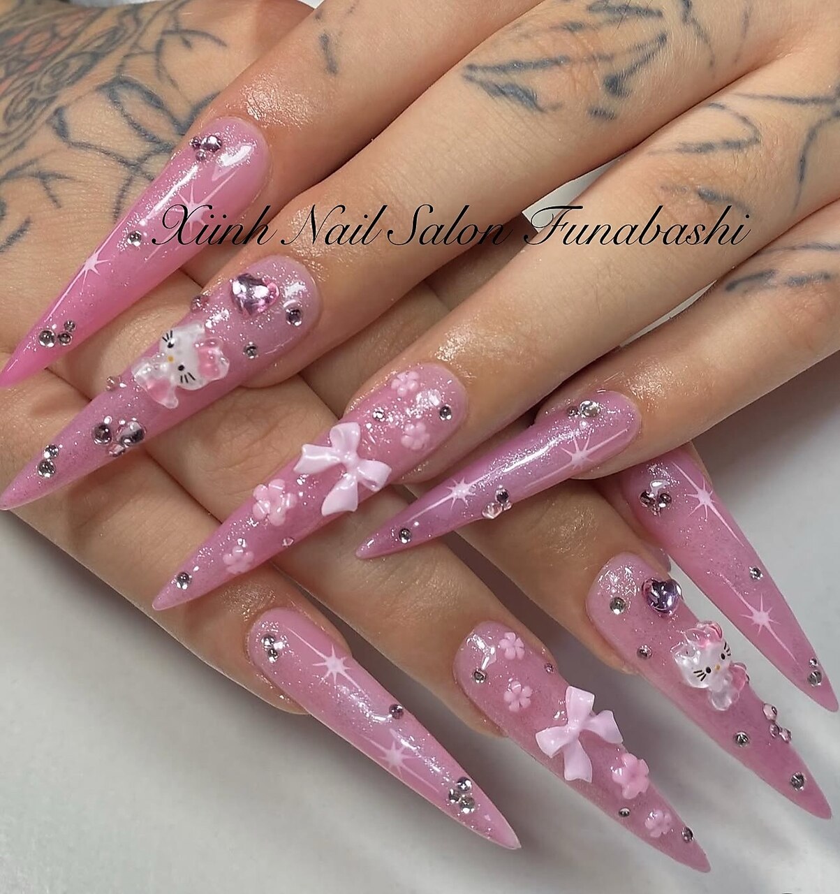 2025年-2026年冬トレンド】ゴージャス スーパーロングのネイルデザイン