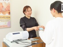 クイック ひらい(Quick)/清潔な受付で整う空間