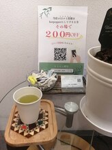 ちよのこ 神保町店/お茶と飴をご用意しております。