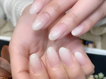 ウカ ひばりが丘(UKA)/白グラデーションネイル