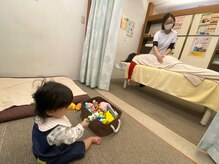 子育てママの整体サロン/施術中のお子様の様子