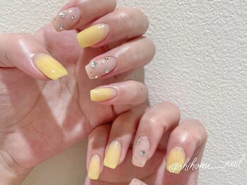 イエローネイル　shihomi