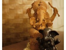 「ぞうのみみ」は象の神「ガネーシャ」をイメージしています。