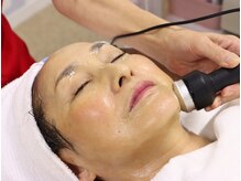 お肌の深層から表情筋を鍛え、たるみをリフトアップ♪
