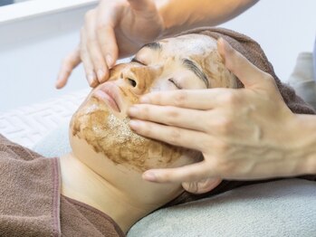 グロウ(glow.)の写真/【加工レベルの毛穴レス肌へ】"エステ版ポテンツァ"や"3Dピール"等、毛穴のお悩みによって異なる施術＊