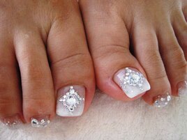 ホワイトペディキュア