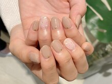 ネイルズ ララ(nails Lala)/グレージュ。
