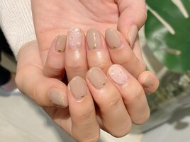 グレージュ。