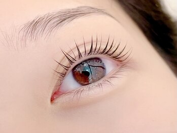 スリー(THREE.)の写真/ビューラーが苦手な方におすすめ♪まつげのケアができると話題の《L3リフト》