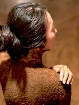 SHIBAURA酵素浴サロン Jun 田町・芝浦店の写真/こだわりの隠れ家「酵素風呂」サロン。都会の喧騒を忘れ、自然栽培米の温もりに包まれ、身体の芯から温まる